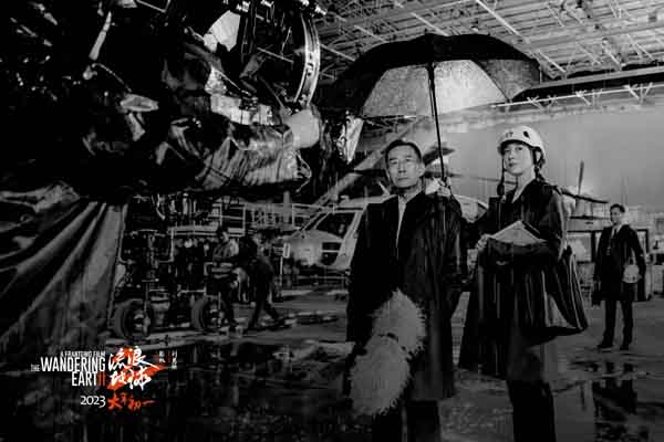 7-领衔主演朱颜曼滋.jpg